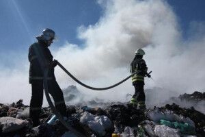 Під Києвом горить сміттєзвалище – десь ми вже таке бачили (фото)
