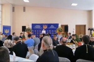 Перший молитовний сніданок у Нововолинську: помолилися за Україну  та зібрали кошти для порятунку дітей