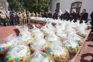 Патріарх Філарет освятив тисячу пасок і п’ять тисяч крашанок для захисників України (фото)