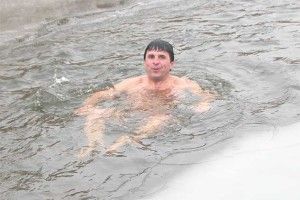 І в 20-градусний мороз Леонід Гаврилюк плаває без гідрокостюма