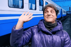 Юрій Великий з макіяжем спародіював «щасливу російську матір», яка проводжає синів на війну в Україні