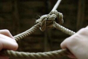 На Горохівщині дружина витягнула чоловіка з петлі