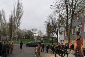 Росіяни встановили в Маріуполі пам'ятник генералу, який брав участь в окупації міста 