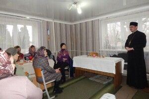 Спілкування зі священником завершилося чаюванням