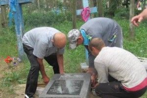 Встановили пам’ятник убитому священику, який був благочинним Ратнівської округи