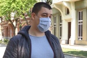 СБУ заблокувала продаж масок, які чоловік пошив разом із вагітною дружиною