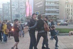 У Москві 10-річного хлопчика затримали за читання віршів (ФОТО)