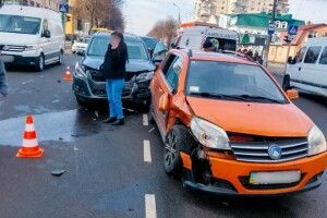 У Луцьку проїзд на червоний завершився потрійною ДТП