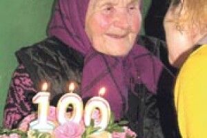 ЗА 100 РОКІВ НІ З КИМ НЕ ПОСВАРИЛАСЯ