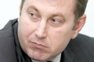 ПОЛІТИЧНІ ІГРИ НАВКОЛО «ВІДСТАВКИ» ВОЛОДИМИРА БОНДАРА 