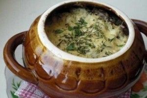 Свинина в кефірно–часниковому соусі у горщиках