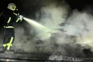 На Волині серед ночі невідомі підпалили склад дошок