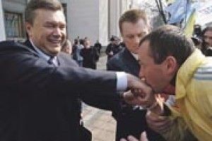 ЧОМУ СЛУГИ НАРОДУ ПОВОДЯТЬ СЕБЕ ЯК ПАНИ?