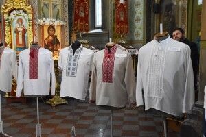 Одягнені у вічність: вишиванки полеглих Героїв «промовляють» у Рівному (Фото)