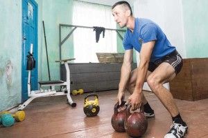 Піднімати двопудові гирі для нього — заввиграшки!