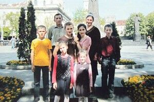 Мирослава, Любу і Настю чекала доля «державних» дітей
