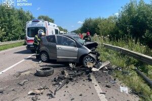 На Волині рятувальники ліквідували наслідки жахливої ДТП