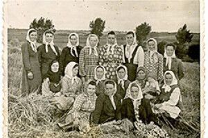 ІСТОРІЯ СТАРОГО ЗНІМКА: на Волині вирощували екзотичний кок-сагиз