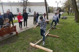 Юні ковельчани розбирали автомат та стрибали у мішках (фото)