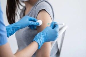 На Волині триває безоплатне щеплення від ВПЛ: у медзакладах залишилося 800 доз