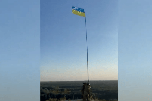 Нацгвардійці показали, як встановлювали над церквою на Донеччині прапор України (Відео) 