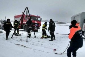 Мисливця діставали із 20-метрового колодязя (Фото)