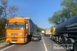 На Тернопільщині водійка з сімома дітьми у салоні вилетіла на смугу зустрічного руху (Фото)