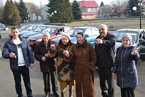 «ВИГАНЯЙ СТАРУ МАШИНУ З ГАРАЖА, БО ЗІ ЗБОРІВ НА «ЛЕКСУСІ» ПРИЇДУ!»
