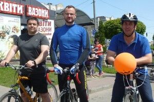 Сьогодні на дорогах Луцька лише велосипеди (фоторепортаж)