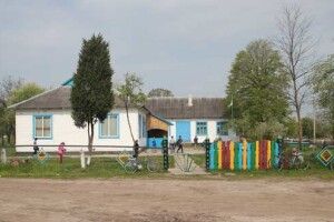 «Коли в Поворську на полігоні бомблять, то в нашій школі із шибок скло ледь не вилітає...»