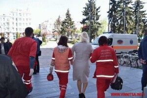 Баба Палажка з бабою Параскою відпочивають – дві депутатки Вінницької міськради вчепилися одна одній у волосся