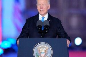 Путін не має залишитися при владі, – Байден виступив у Варшаві (Відео)