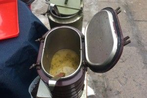 У Рівному сьогодні можна було на дурняк скуштувати рибної юшки, ще й запити солодким чаєм (фото)