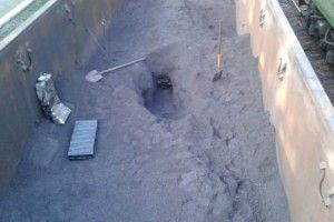 На Волині серед руди в поїзді собака «винюхав» дві тисячі пачок сигарет (фото)