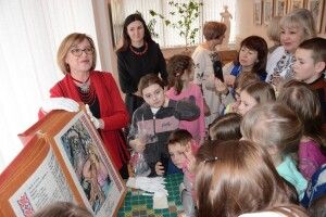 Вишиту «Лісову пісню» привезли у рідну домівку Лесі Українки (Фото)