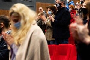 Це фільм про те, як не втрачати надію – Петро та Марина Порошенки побували на прем’єрі «Атлантиди»