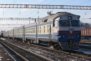 Жінка загинула під колесами потяга, син – в лікарні