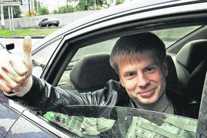 Олексію Гончаренку хотіли облити кислотою обличчя і розбити молотком коліна