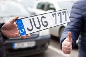 «Євробляхарі» пропускають автомобілі на заблокованих раніше дорогах