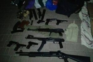 В Івано-Франківську виявили велику схованку зі зброєю та боєприпасами (фото)