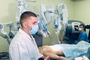 Львівська лікарня, якою керує волинянин Самчук, має робота-хірурга (Відео)