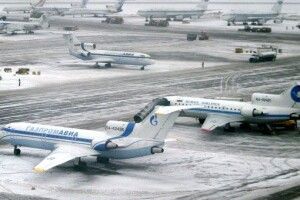 У московському аеропорту з літака випала стюардеса
