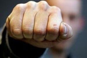 ХОТІВ ДОСЛУХАТИ ІСТОРІЮ — ВІДРІЗАЛИ ВУХО
