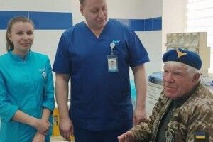 Волонтери з «Євросолідарності» допомогли з лікуванням відомому дяді Гриші з Херсону