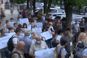 Під Печерським судом - акція підтримки героя оборони Маріуполя генерала Павловського