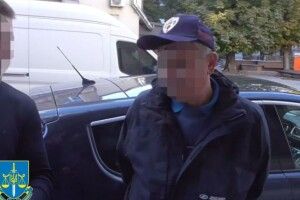Чекав у під'їзді: у Львові чоловік жорстоко побив та обікрав воїна ЗСУ