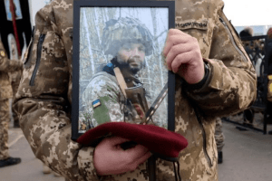 Схиляємо голови: на Рівненщині попрощалися із 44-річним командиром