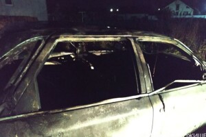На Волині згоріла машина, бо «в салоні курили» (Фото)