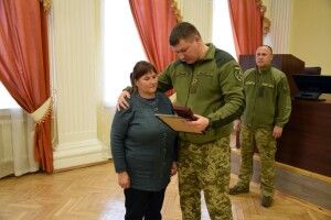 На Волині рідним загиблих прикордонників вручили державні нагороди (Фото)
