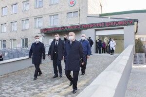 Заплатила керівникам на 300 тисяч більше: на Волині судили бухгалтерку лікарні